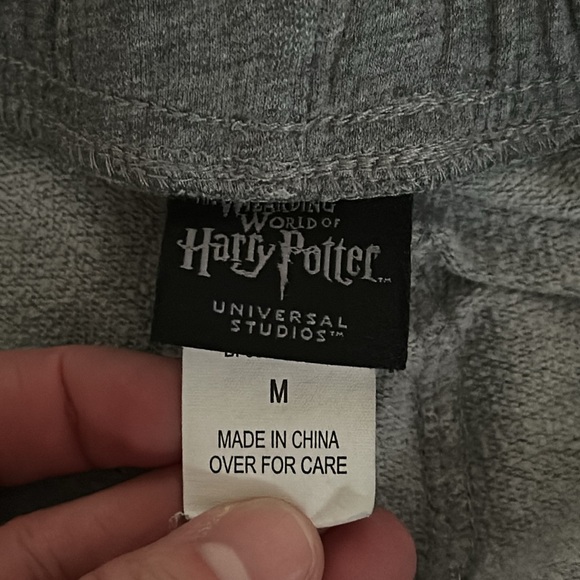 Harry Potter Gryffindor Quidditch Team Captain Shorts - Picture 4 of 4